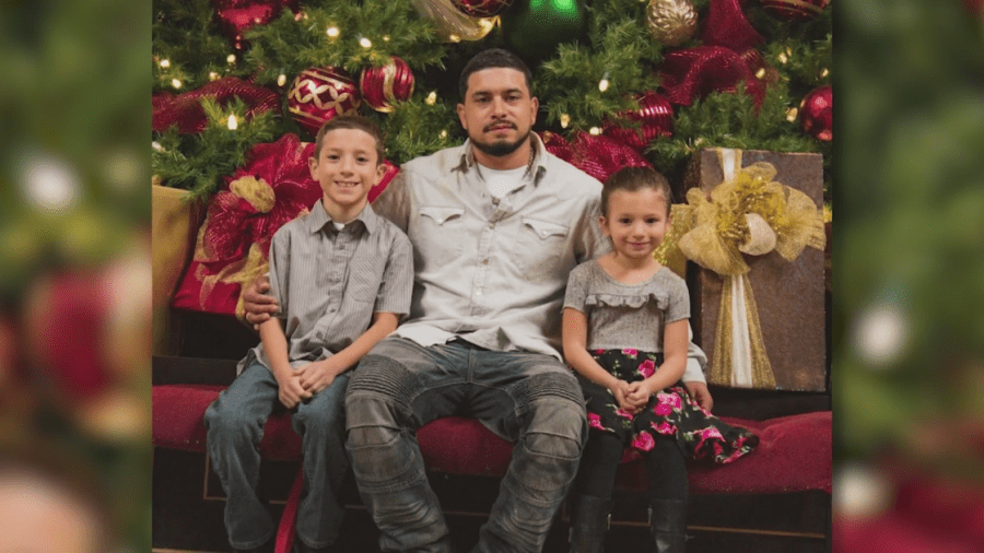 ‘I won't have a parent': KC siblings write emotional letters to save dad from deportation