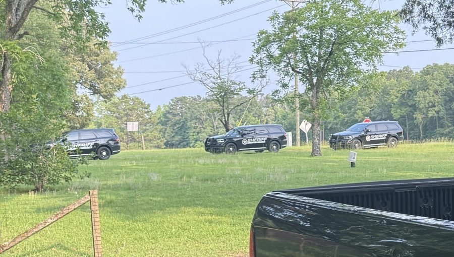 Local Residents Hold Suspect at Gunpoint Assisting Police in Chase