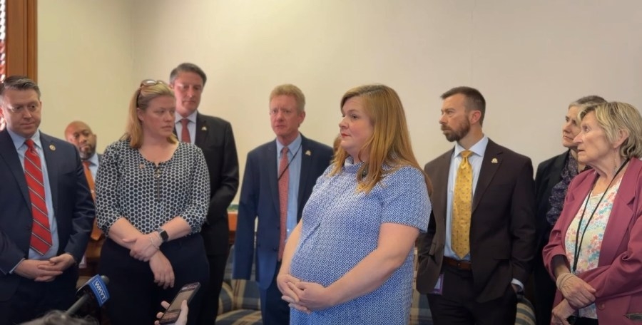 Clock ticking in Frankfort: House Democratic leaders say Kentuckians are ‘in the dark'