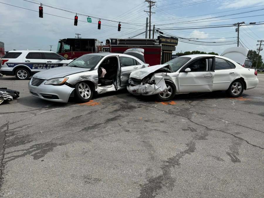 3 hurt in Somerset crash on Highway 27