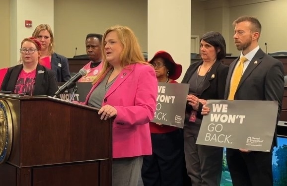 Kentucky lawmaker introduces bill to restore reproductive care, protect women from prosecution