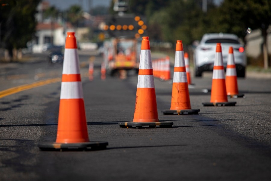 Swastika-waving group chased off of I-75 by neighborhood