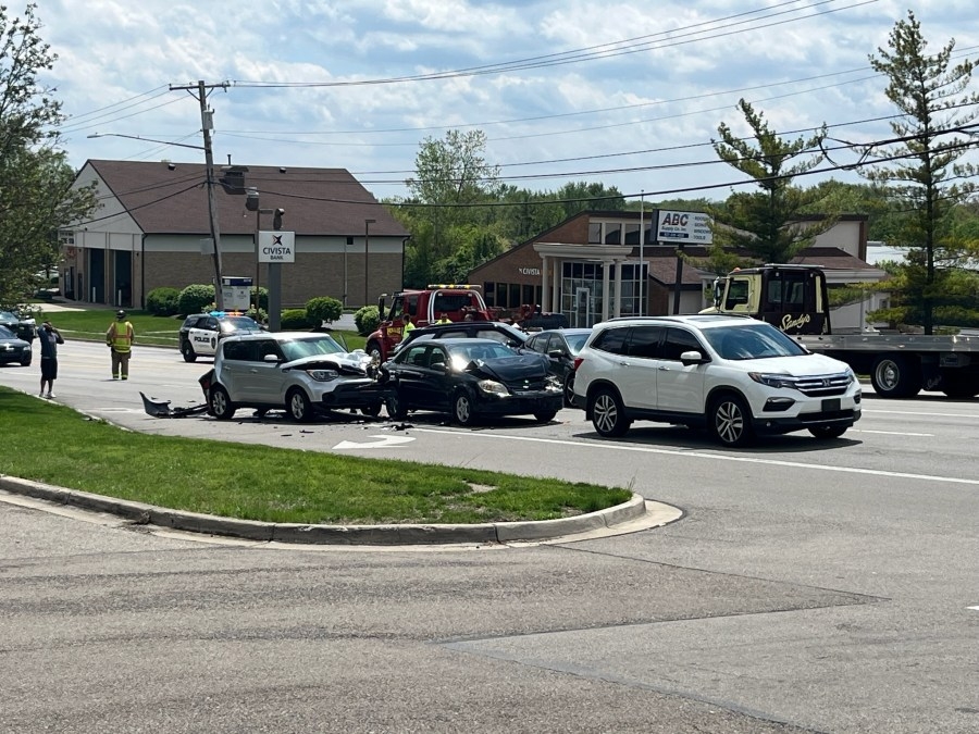 Multi-vehicle crash shuts down Old Troy Pike NB lane