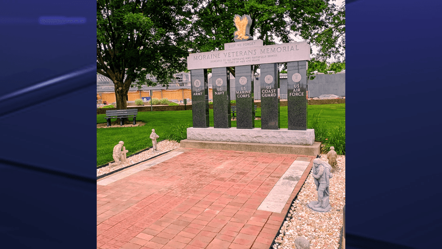 Moraine mayor honors two veterans at meeting on Tuesday