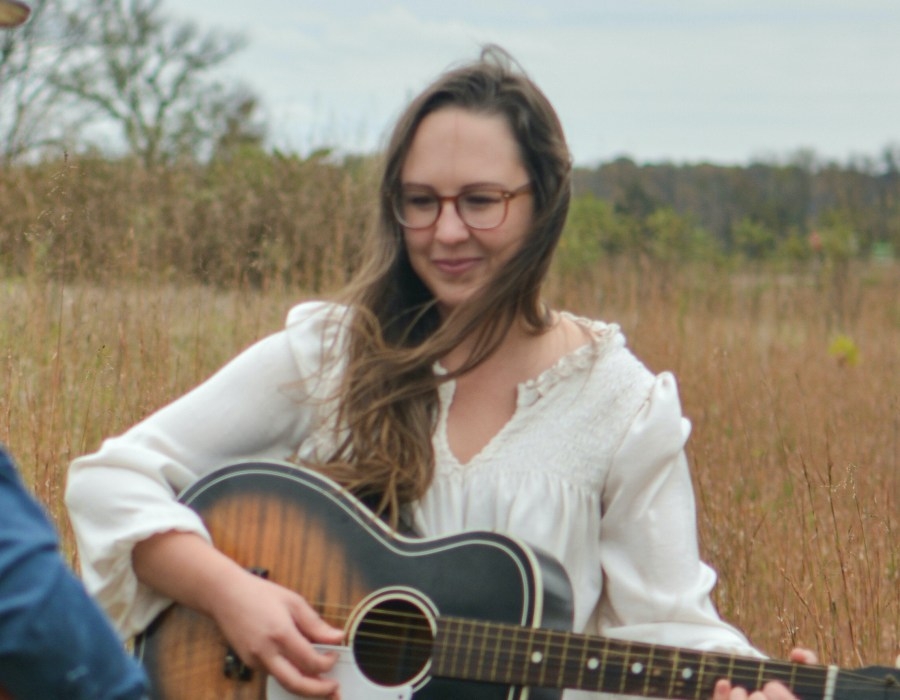 Midwestern Mrs. talks upcoming ‘Tiny Stacks' performance
