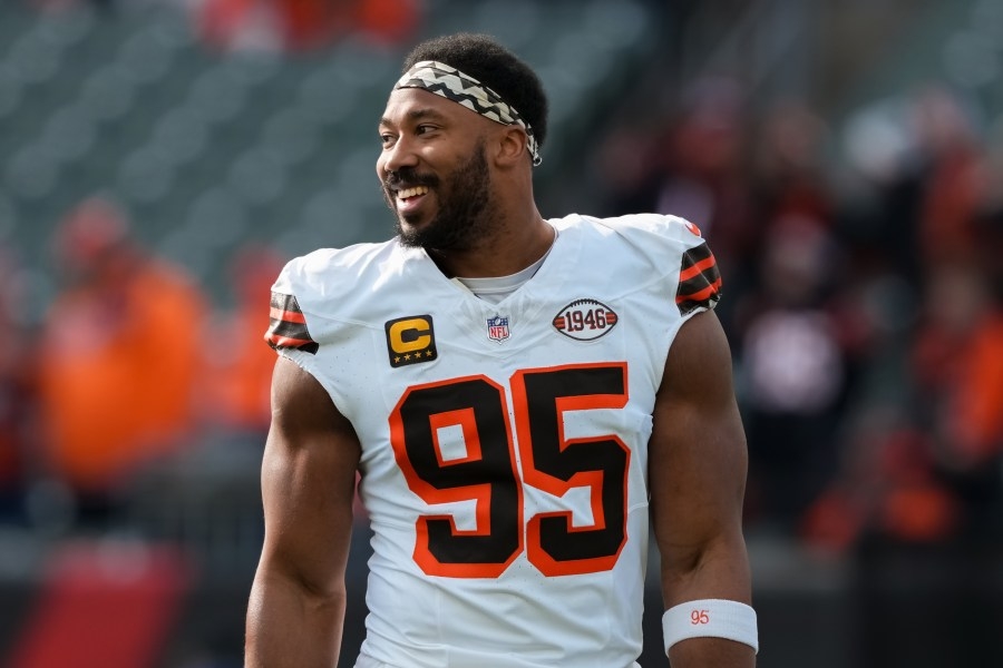 Browns DE Myles Garrett inks record extension; highest-paid non-QB in NFL history