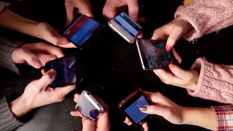 Parents, teachers react to Montgomery County Public Schools updated cell phone policy