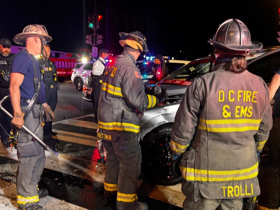 3 hospitalized after crash in Northwest DC