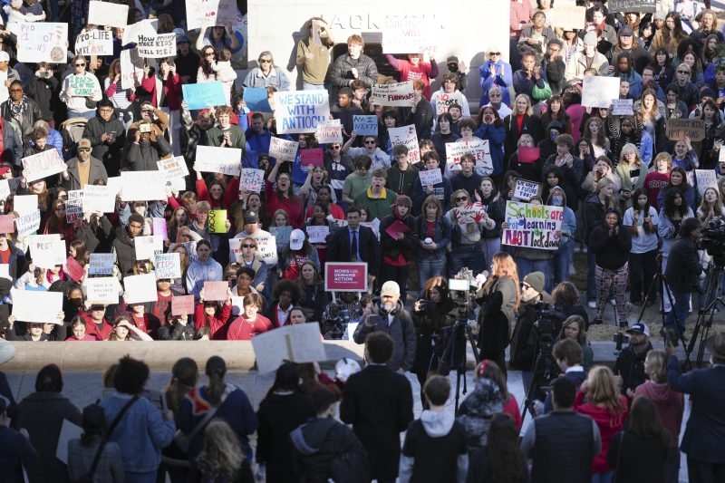 Democrats react to Trump closing Office of Gun Violence Prevention