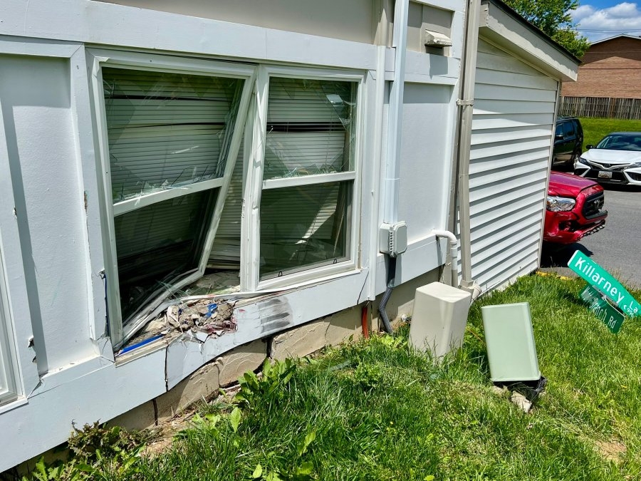 Pickup truck collides with building in Montgomery County