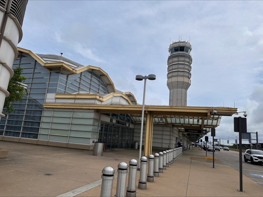 US Army pauses flights near DCA after aborted landings