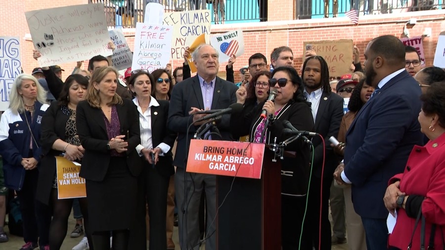 While praising Sen. Van Hollen's trip to El Salvador, Marylanders call for Abrego Garcia's release