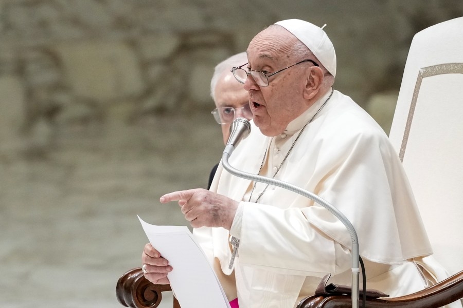 Thousands pay tribute to Pope Francis at DC's National Basilica