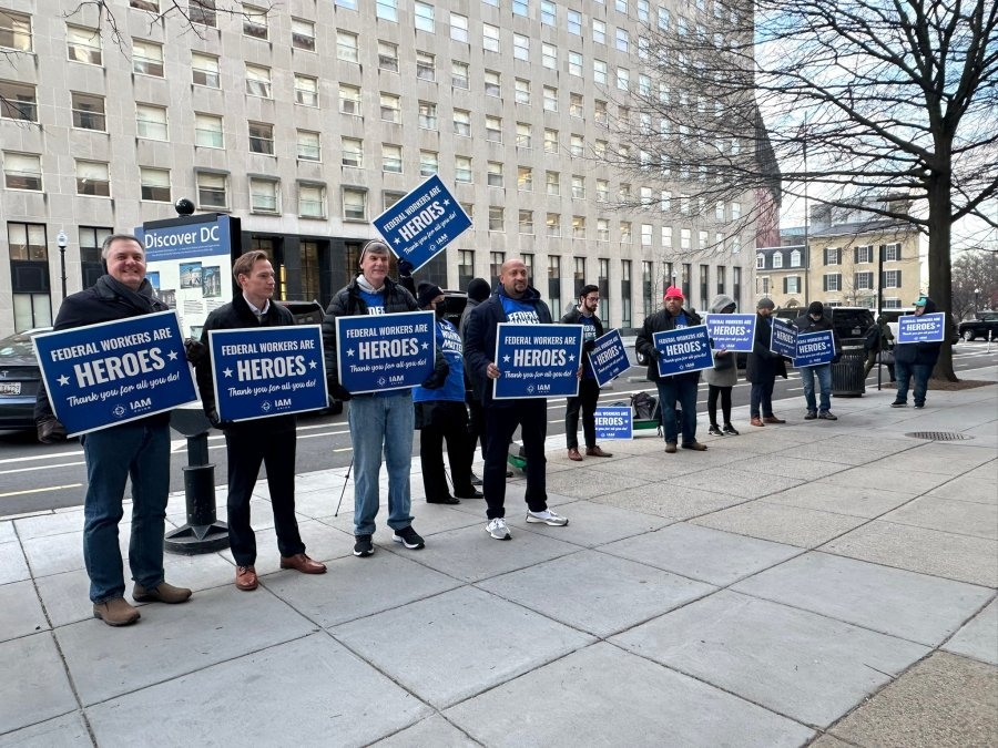 ‘Federal workers are heroes': Local unions show support for federal employees amid layoffs