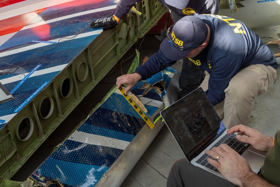 PHOTOS: Investigators examine, document aircraft wreckage following deadly plane crash near DCA