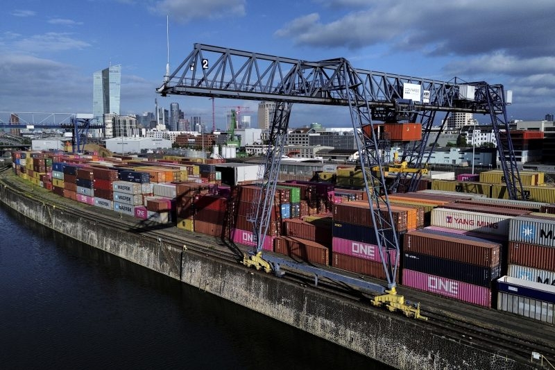 Trump administration pushes for trade deals