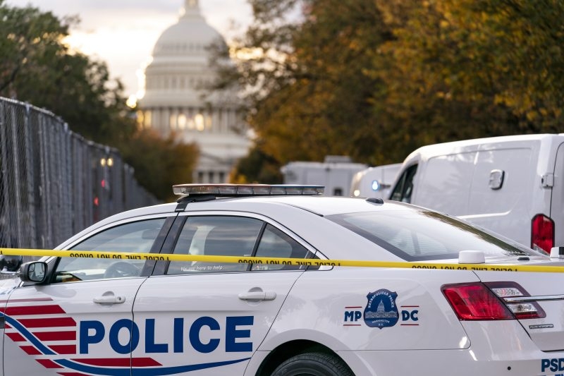 Police at scene of barricade in Northeast DC