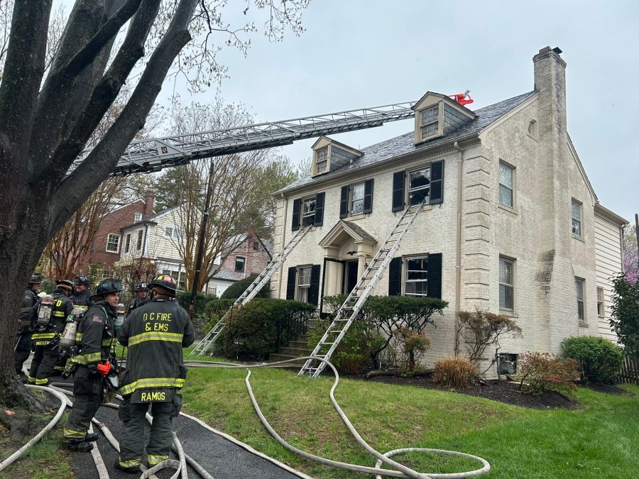 Fire breaks out in basement of Northwest DC home