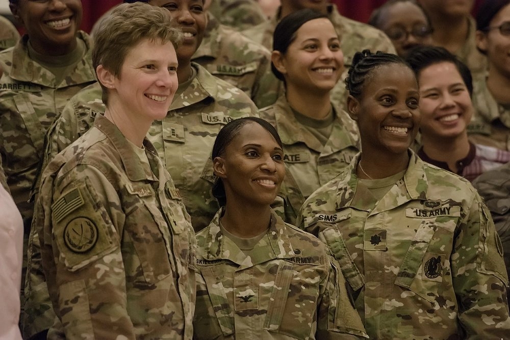 New study reveals female service members show stronger commitment to military service