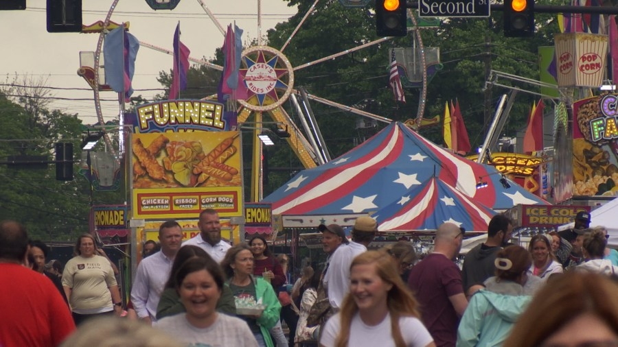 Rain not slowing down Tri-Fest crowds