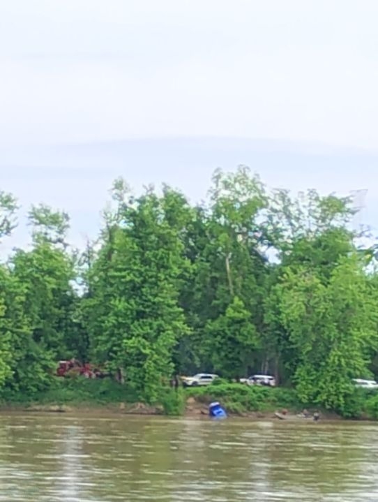Witnesses watch as agencies recover vehicle from Wabash River