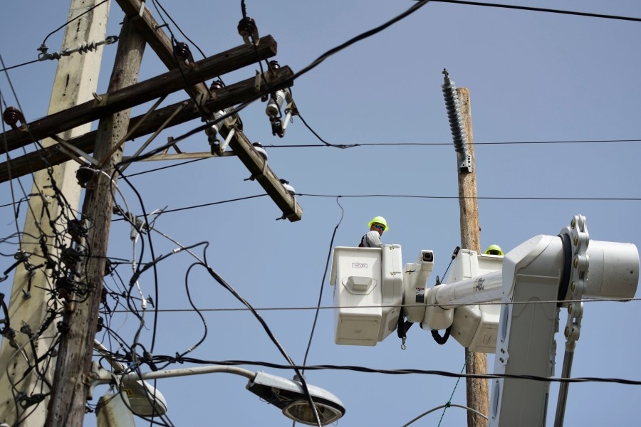 What to do when you see downed powerlines on the road