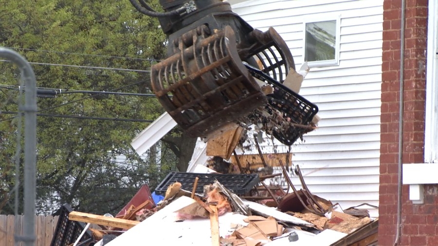 'Pulls on your heartstrings': demolition starts on former Sauced building, Thayer Mansion
