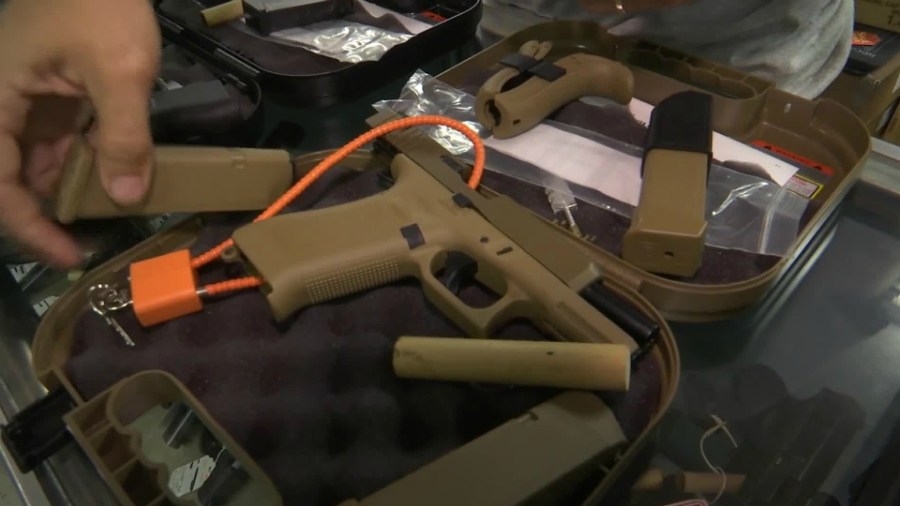 Illinois lawmakers pass safe gun storage bill