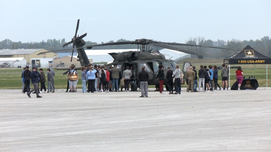 Hundreds of stem students explore Owensboro Air Show roles at mid-america jet