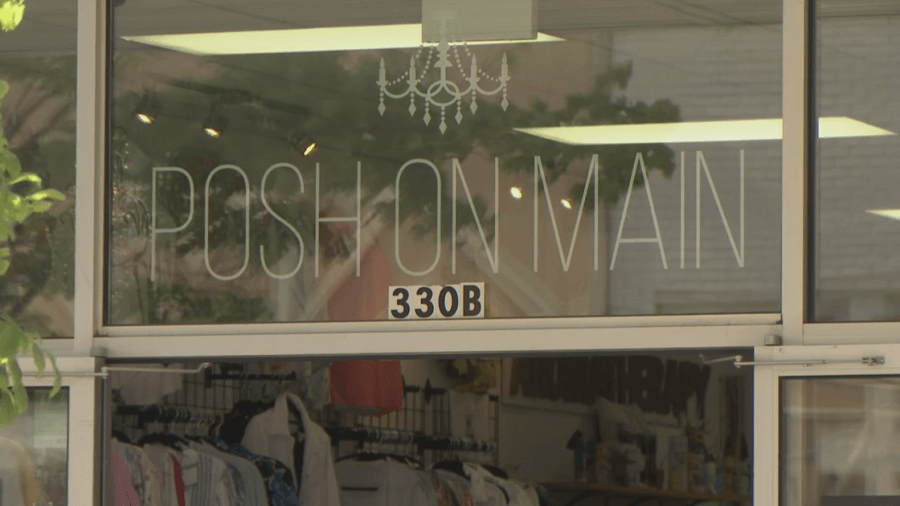 Evansville locals flock to Main Street for last minute Mothers Day shopping