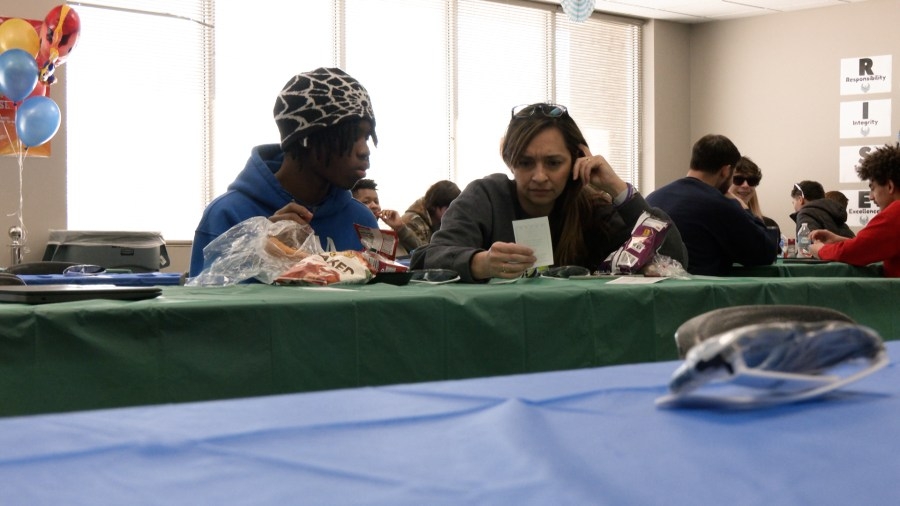 Students make sure 'no one eats alone' to improve long-term health