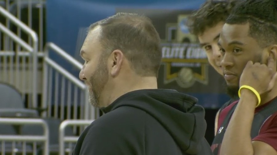 USI's Brent Owen ends first season as head coach of Lenoir-Rhyne in Elite 8