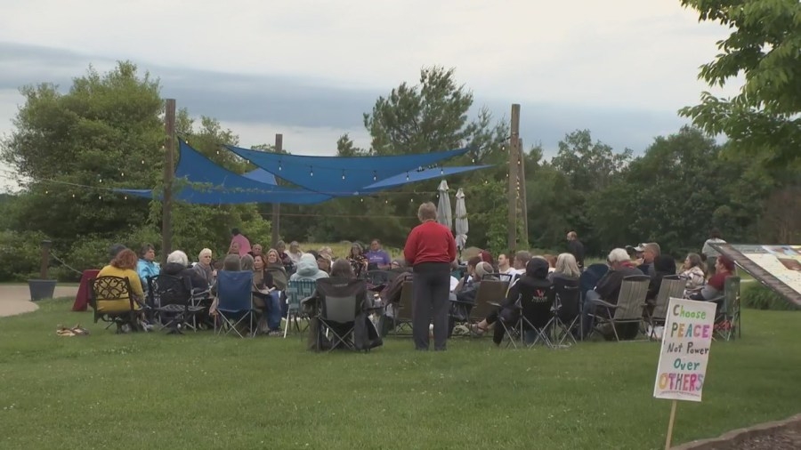 Community group hosts educational talk about immigration