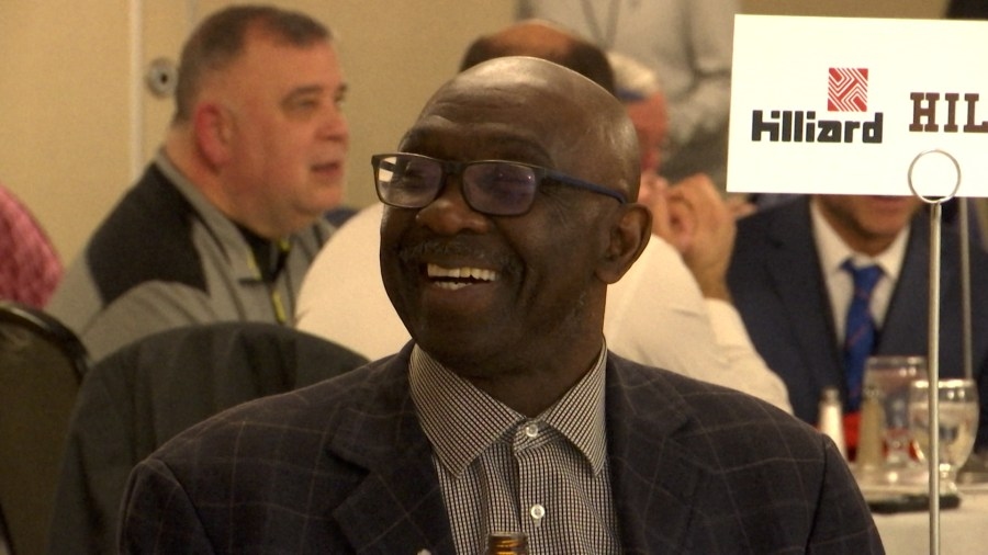Mookie Wilson excites at Pioneers Hot Stove Dinner