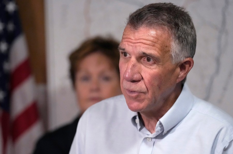 Gov. Scott pitches $9 billion budget to Vermont lawmakers