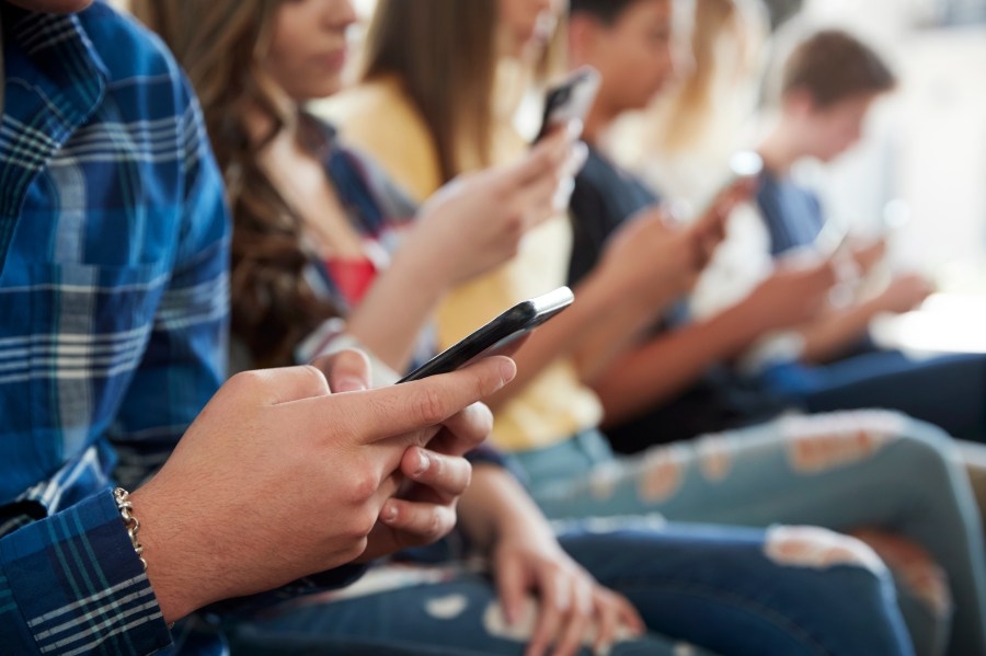 Florida's school cellphone ban moves forward after vote