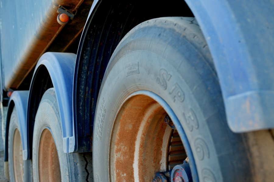 3 men stole $6M worth of semi-trucks, dump trucks from across Tampa Bay, deputies say