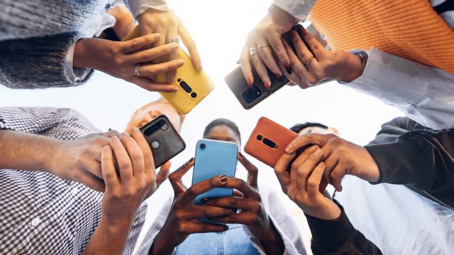 Florida's school cell phone ban pushes boundaries with new legislation