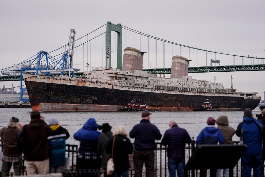 Historic ship to become world's largest artificial reef off Florida coast