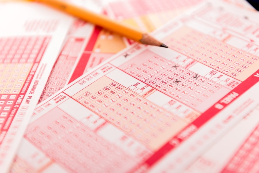 Florida man wins $3M Florida Lotto jackpot after buying ticket at gas station