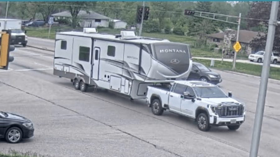 Police search for hit-and-run suspect after camper strikes vehicle in Wisconsin parking lot