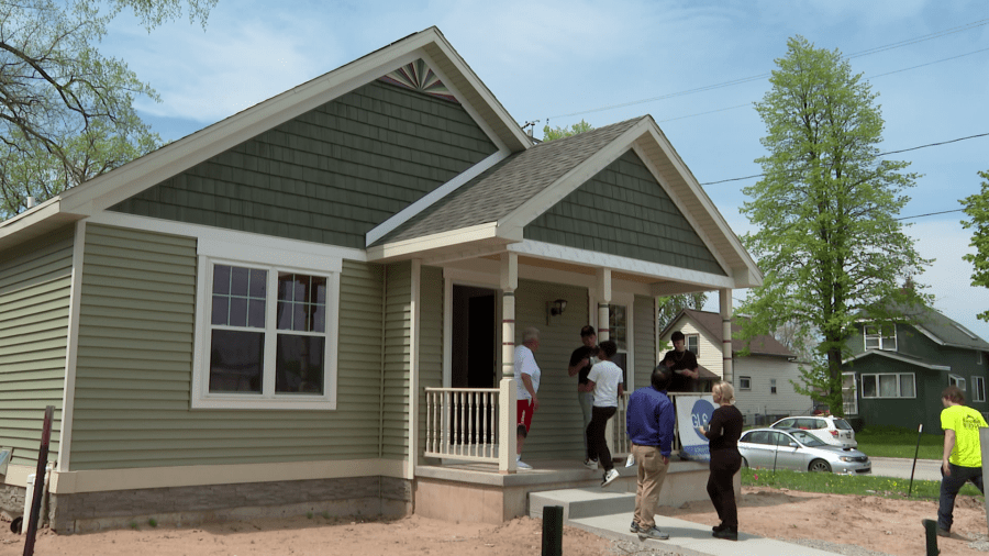 Green Bay students build homes through school construction program
