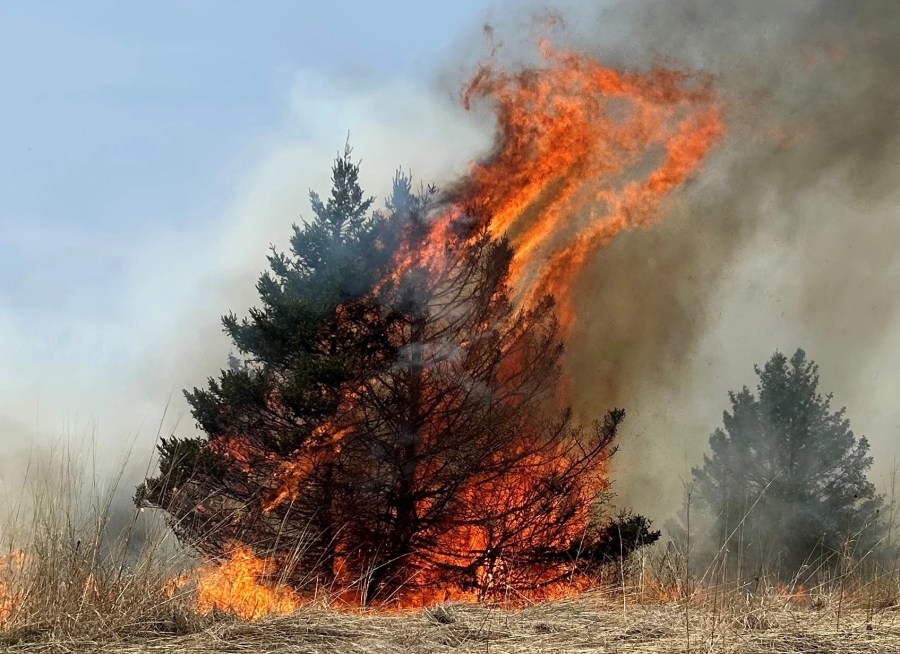Wisconsin faces extreme fire risk for second day, DNR continues to issue warnings