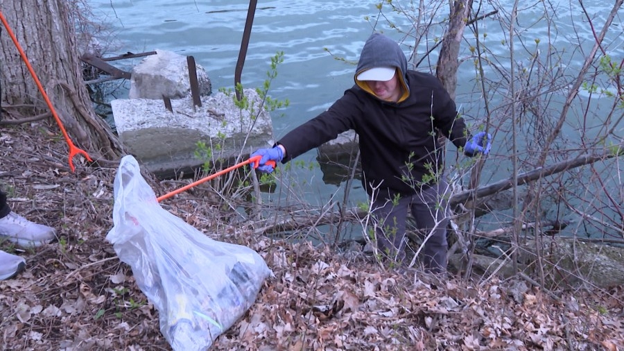 Volunteers unite at 70 sites for Fox-Wolf watershed cleanup, restoring quality to water
