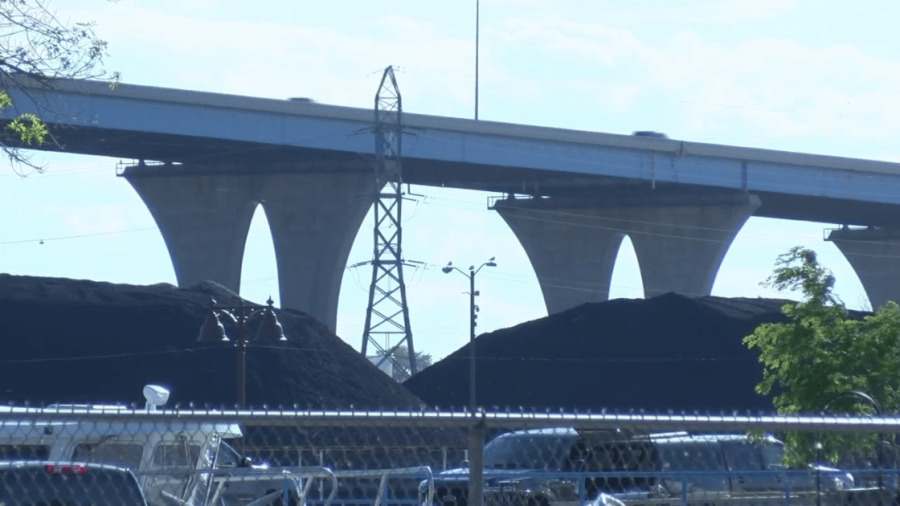 Brown County Board of Supervisors votes to pass agreement to relocate Green Bay coal piles