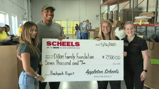 Former Packer helps give back to Green Bay community, packs 1,400 backpacks to fight hunger