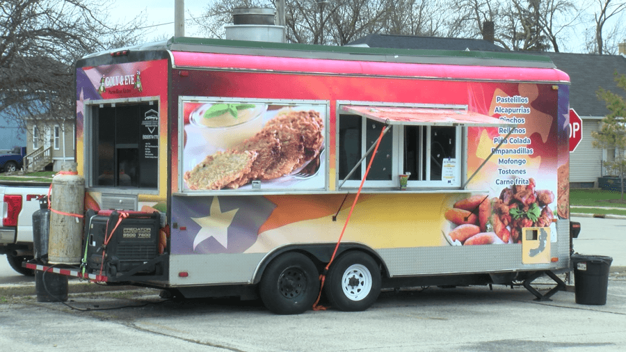 Food trucks, vendors take advantage of NFL Draft excitement in Green Bay