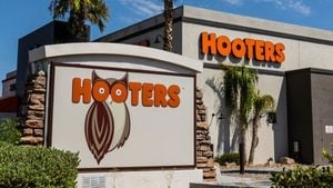 Groundbreaking ceremony marks beginning of Hooters' first location in The Villages