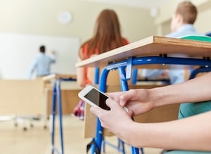 Florida lawmakers approve barring students from using cell phones