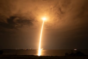 Falcon 9 sends 27 Starlink satellites into orbit
